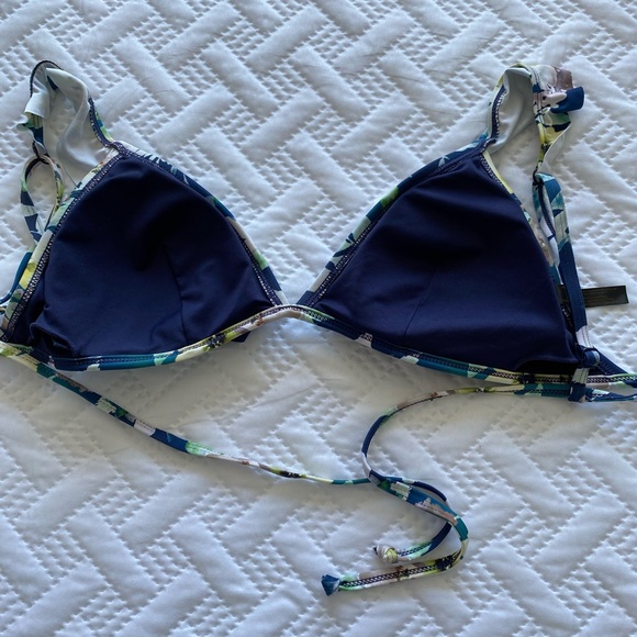 Beautiful floral bikini - Picture 2 of 4